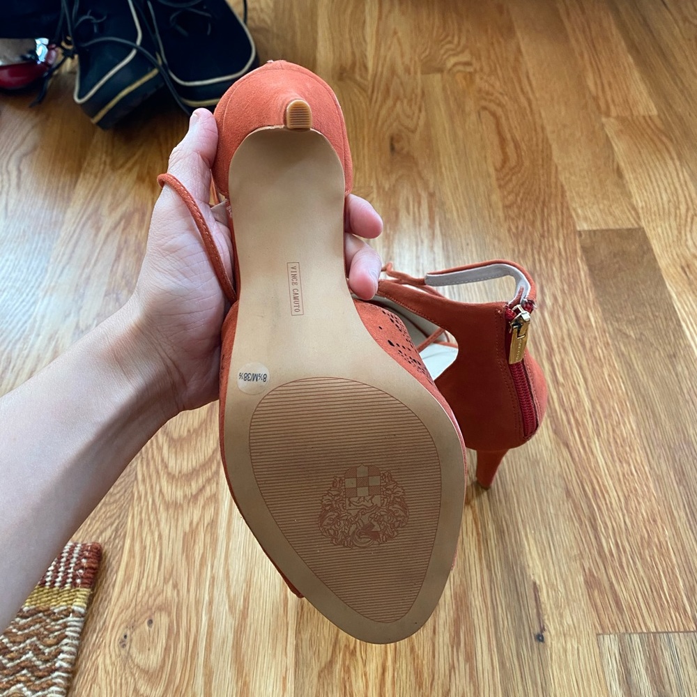 NWT genuine leather suede heel stilettos - Picture 2 of 3